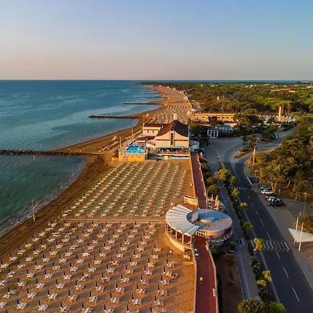Lignano With Terrace Apartment